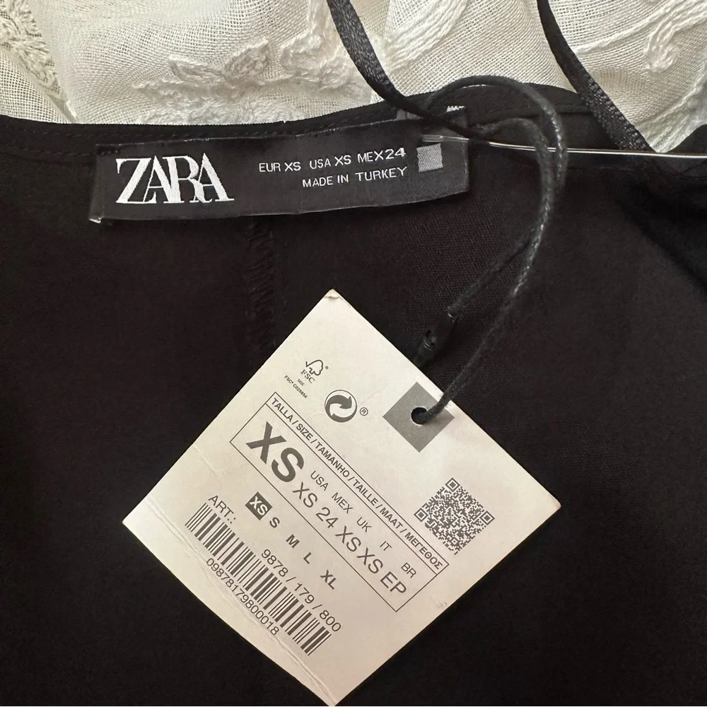 Zara Padded Shoulder Black Sleeveless Blouse - Picture 5 of 5